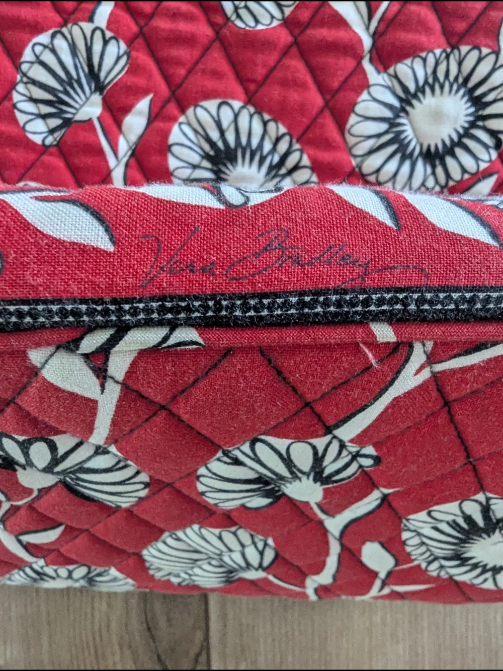 Vera Bradley Retired Deco Daisy Angle Quilted Tote